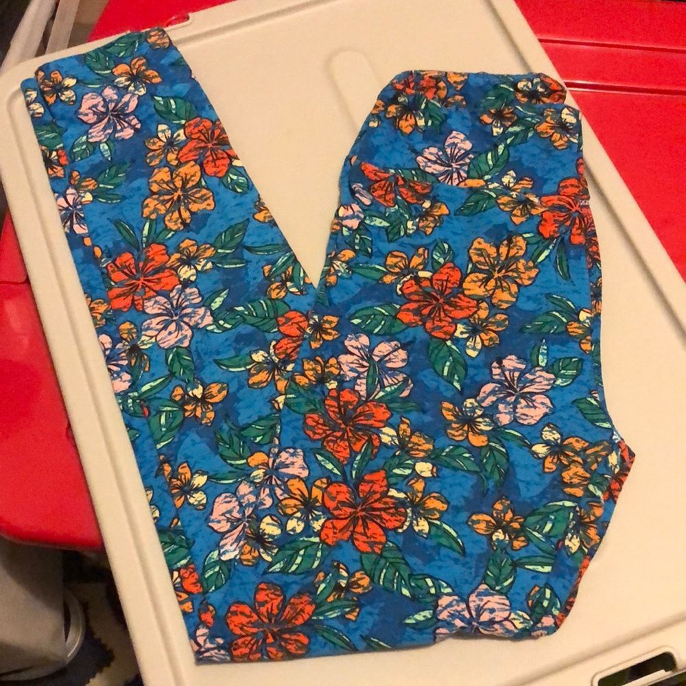 Lularoe Hawaiian floral legging size OS